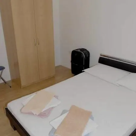 Darko Apartmán *